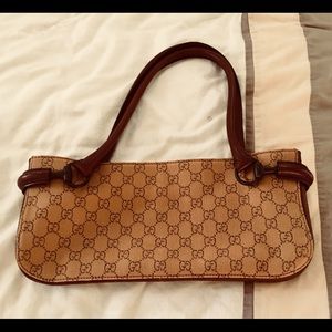Gucci handbag like new .